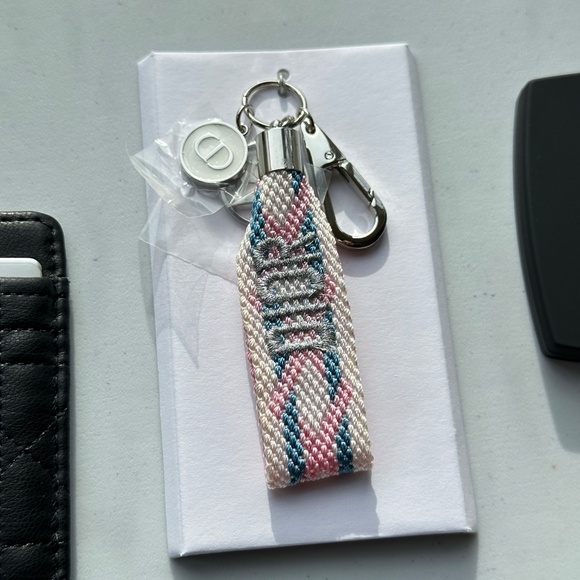 Christian Dior Cosmetics Beauty Gift Set Bundle Mirror Pouch Key Chain Scrunchie - Picture 3 of 9